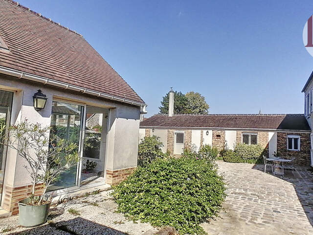 MAISON ANCIENNE BEAUX VOLUMES PROCHE DE SENLIS — photo du bien