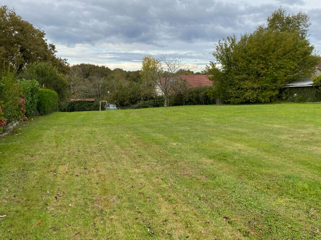 LESCAR - Terrain constructible 1250 m² — photo du bien