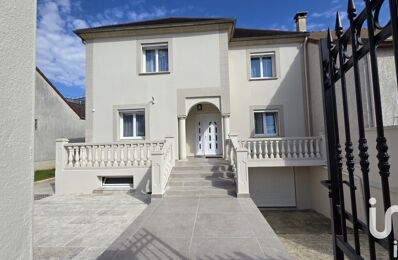 vente maison 698 000 € à proximité de Villeneuve-Saint-Denis (77174)