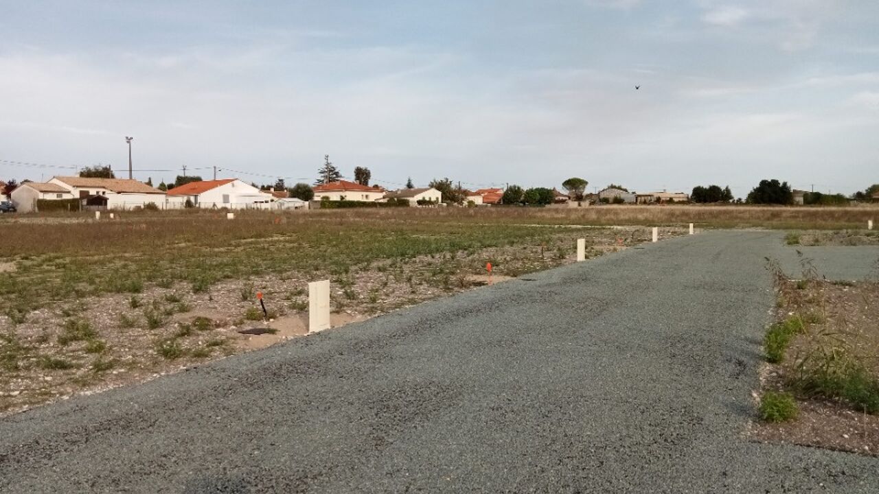 terrain  pièces 400 m2 à vendre à Semussac (17120)