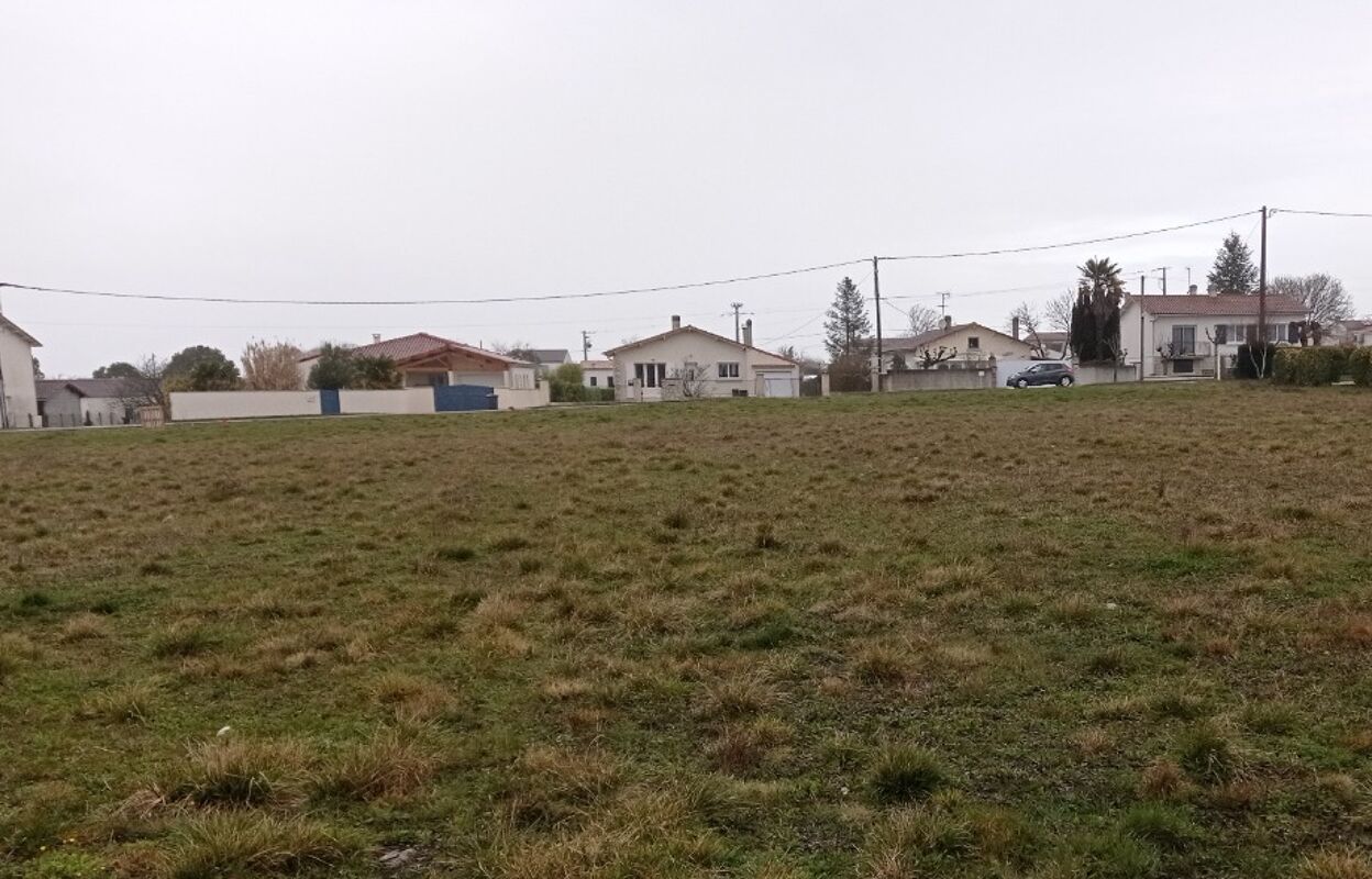 terrain  pièces 327 m2 à vendre à Semussac (17120)