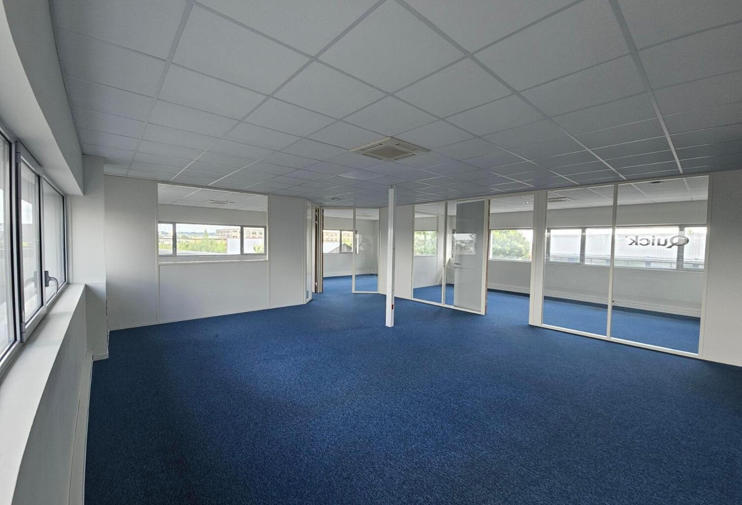 Location bureau  164 m² à Saint-Pierre-des-Corps (37700) — photo 1