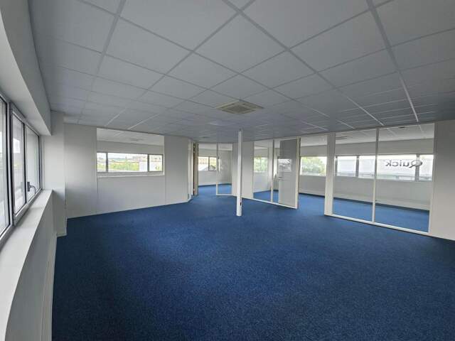 Bureau 164 m² à Saint-Pierre-des-Corps — photo du bien