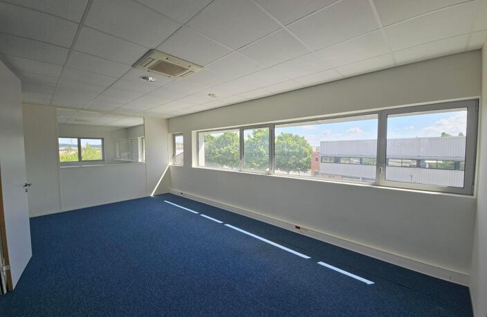 Location bureau  164 m² à Saint-Pierre-des-Corps (37700) — photo 4