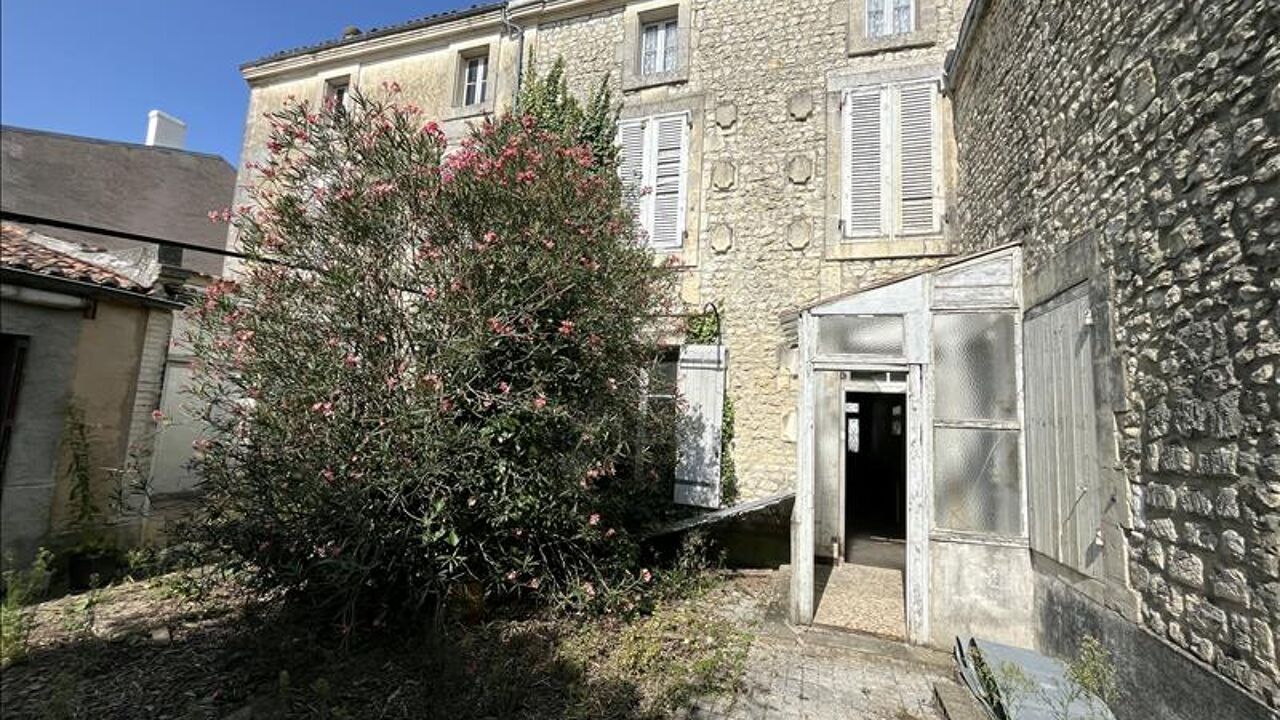 maison 7 pièces 161 m2 à vendre à Saint-Jean-d'Angély (17400)