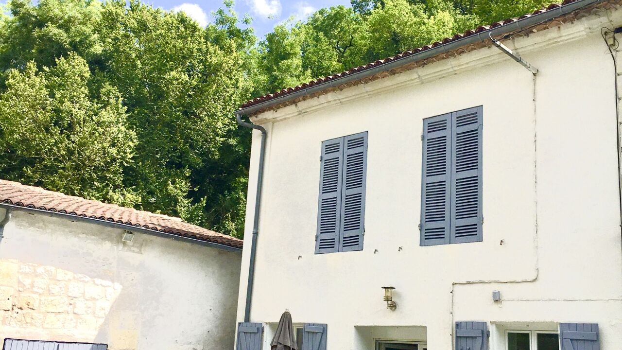 maison 5 pièces 118 m2 à vendre à Fontcouverte (17100)