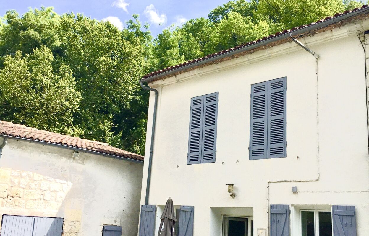 maison 5 pièces 118 m2 à vendre à Fontcouverte (17100)