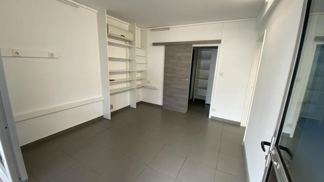 commerce 2 pièces 44 m2 à louer à Saint-Denis (97400)