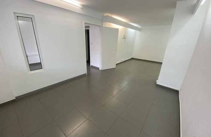 FABIEN TEKA IMMO LOUE LOCAL DE 44M² SAINT DENIS CENTRE VILLE , ILE DE LA REUNION — photo 2