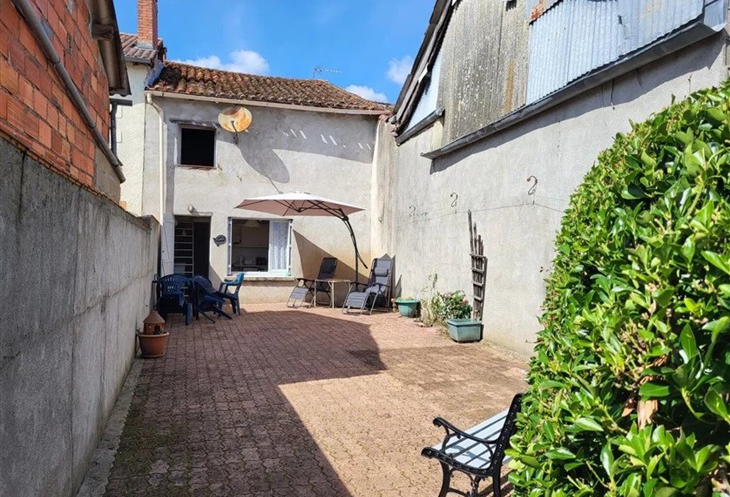 Vente - Maison de 3 chambres avec cour et jardin à Adriers - Vienne — photo 1