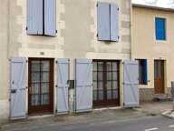 Vente - Maison de 3 chambres avec cour et jardin à Adriers - Vienne — photo 2