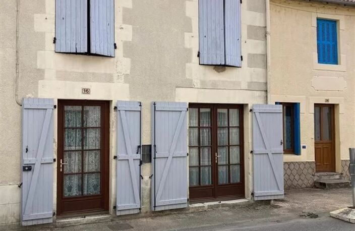 Vente - Maison de 3 chambres avec cour et jardin à Adriers - Vienne — photo 2