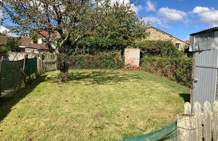 Vente - Maison de 3 chambres avec cour et jardin à Adriers - Vienne — photo 3