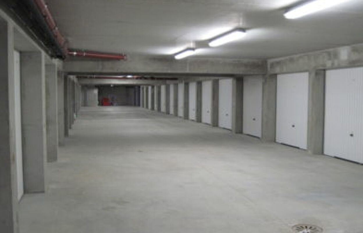 garage  pièces 15 m2 à louer à Marseille 5 (13005)