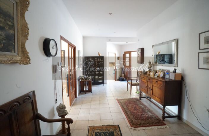 Villa — photo 2