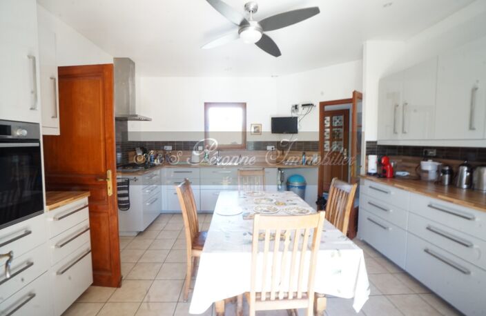 Villa — photo 3