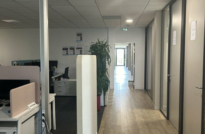 BUREAUX à LOUER — photo 2