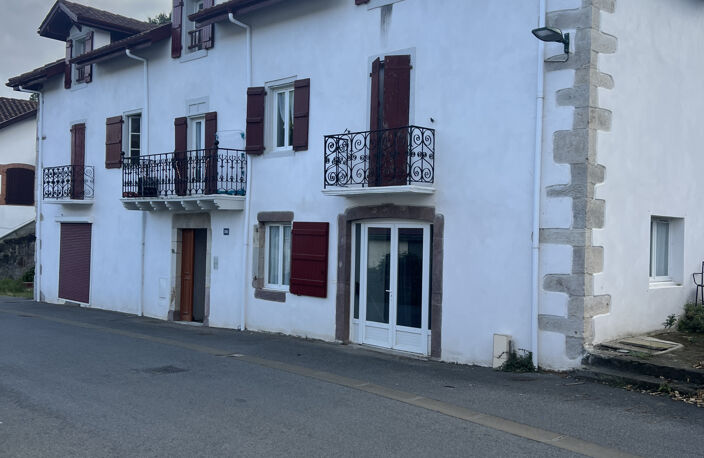 Loft mansardé de 160 m2 à découvrir à Saint-Étienne-de-Baïgorry. — photo 3