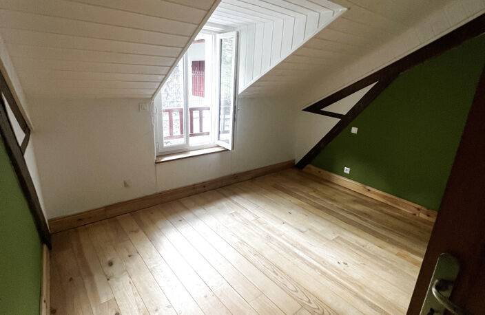 Loft mansardé de 160 m2 à découvrir à Saint-Étienne-de-Baïgorry. — photo 4