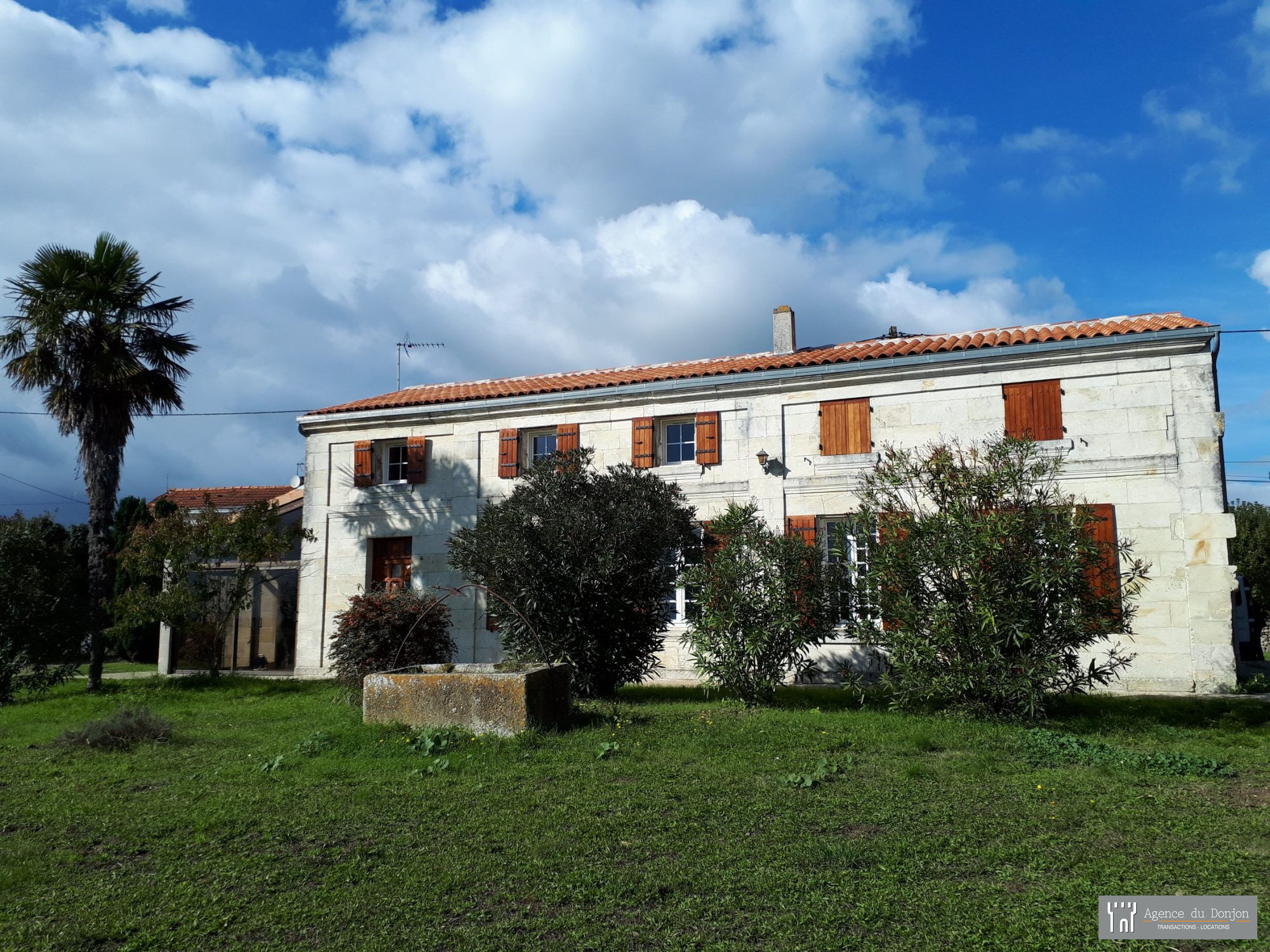 Villa / Maison 7 pièces  à louer Saintes 17100