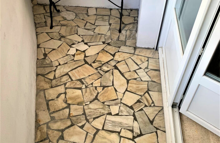 CANNES BAS PETIT JUAS T2/T3 DE 42M2 TERRASSE 8M2 SUD CAVE PR — photo 3
