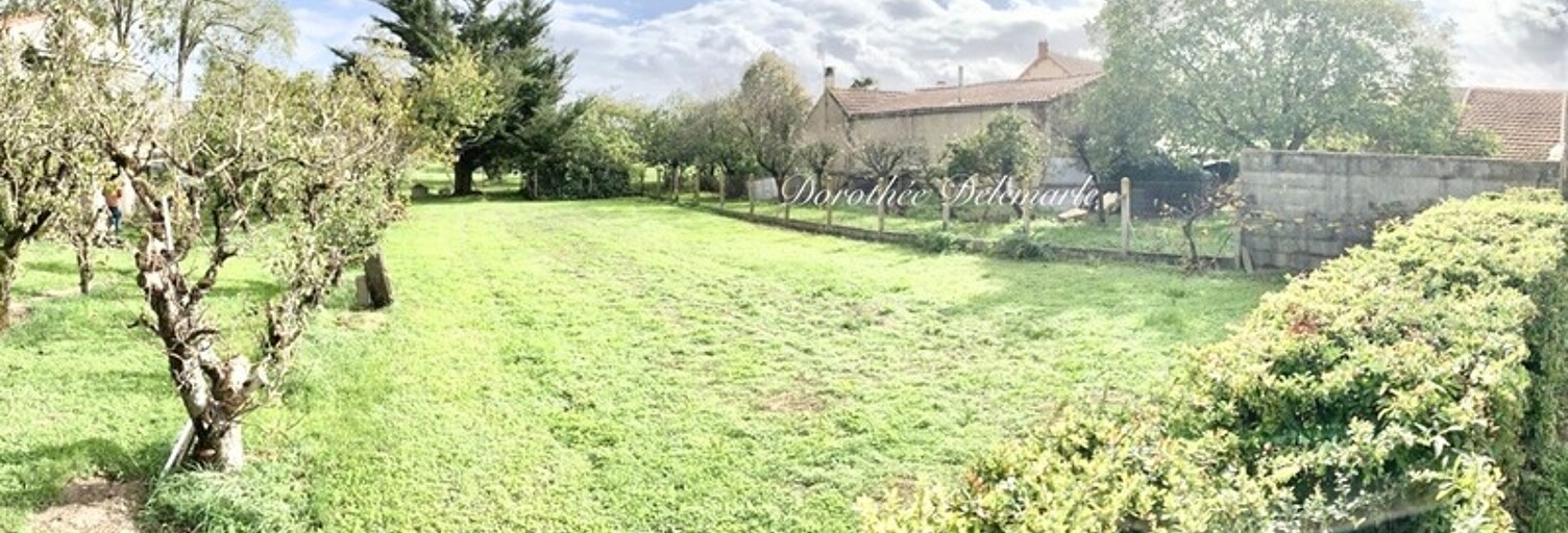Terrain  574 m² à vendre à Saint-Cyr-du-Doret (17170)