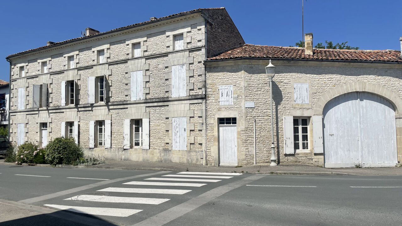 maison 9 pièces 249 m2 à vendre à Matha (17160)