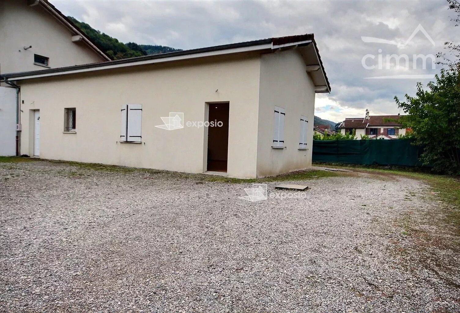 Local commercial — photo 1