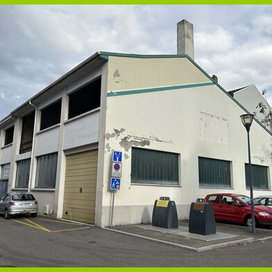 Commerce  700000 €