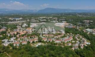 Local industriel  319 m² à louer à Valbonne (06560)