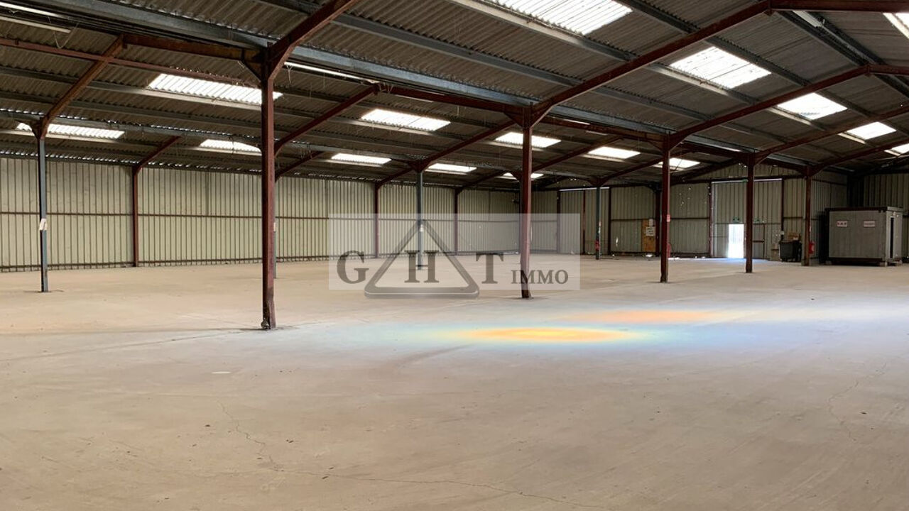 local industriel  pièces 1500 m2 à vendre à Sens (89100)