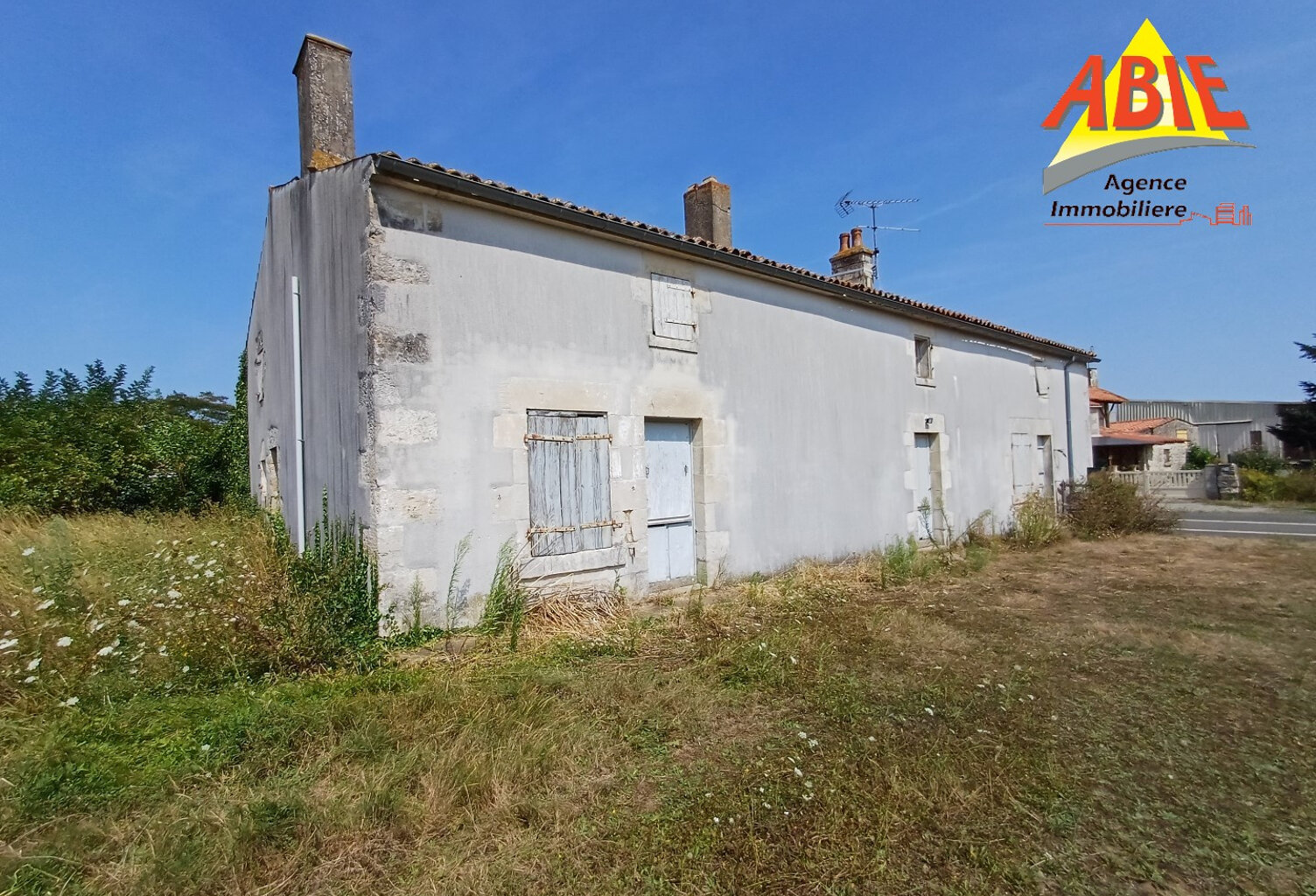 Maison en pierre à rénover à Saint Martin de Fraigneau — photo 1