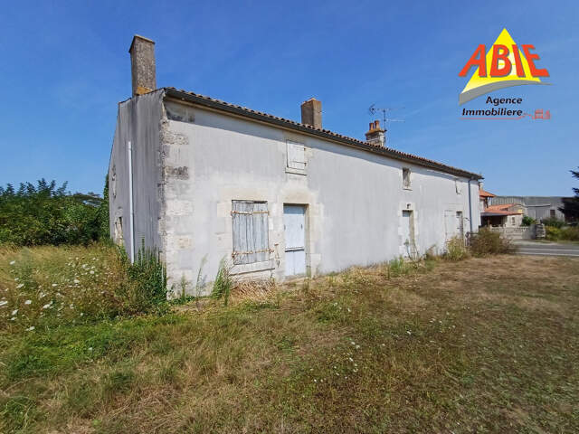 Maison en pierre à rénover à Saint Martin de Fraigneau — photo du bien