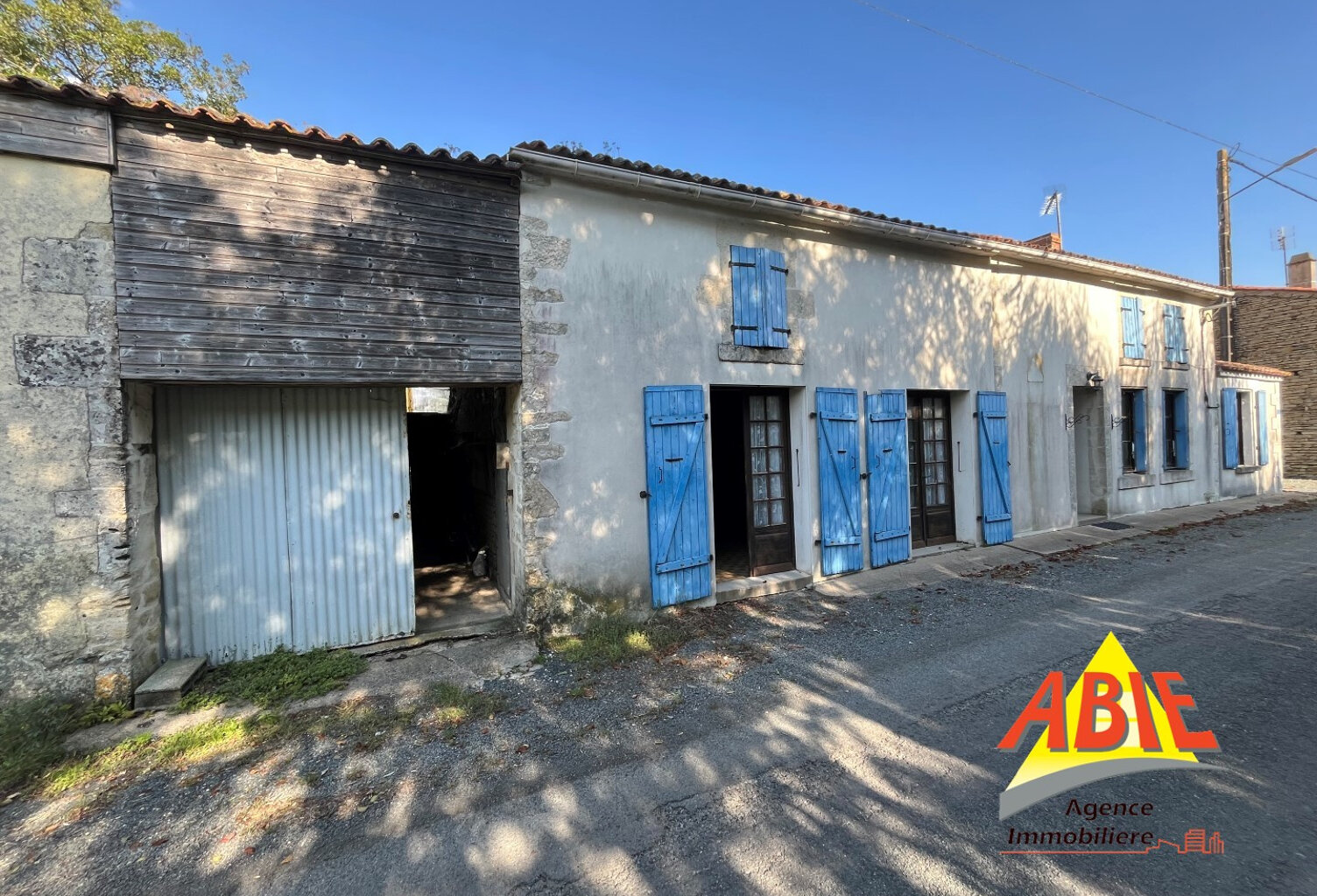 Maison en pierre bord de rivière à DAMVIX — photo 1