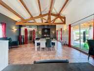 Villa — photo 2