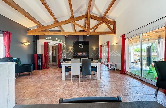 Villa — photo 2