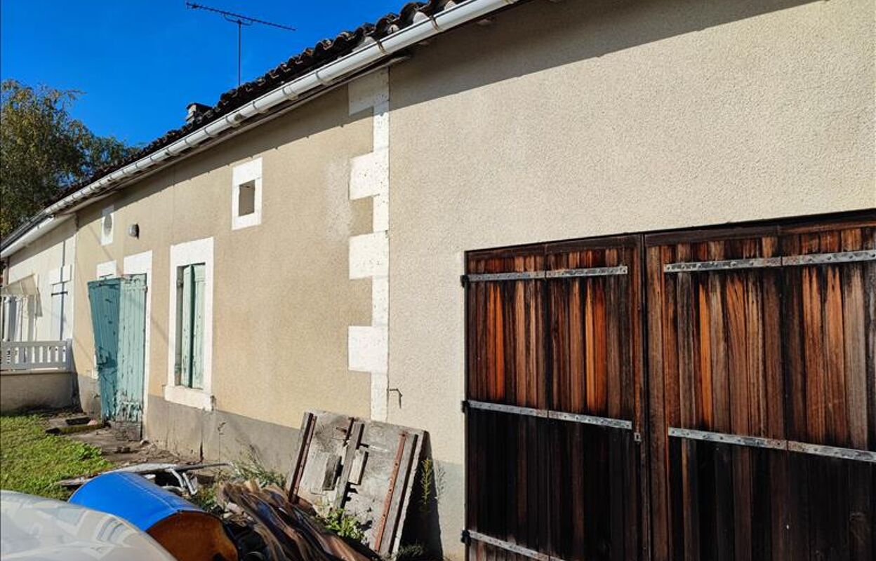 maison 6 pièces 323 m2 à vendre à Chalais (16210)