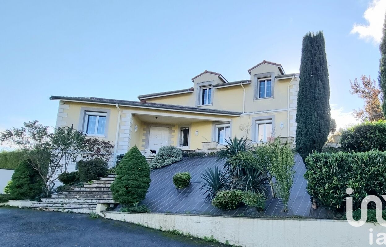 maison 8 pièces 245 m2 à vendre à Châteauneuf (42800)