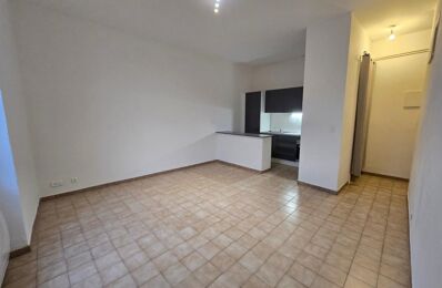 location appartement 530 € CC /mois à proximité de Le Thor (84250)