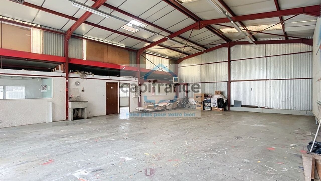 local industriel  pièces 220 m2 à vendre à Saint-Avre (73130)