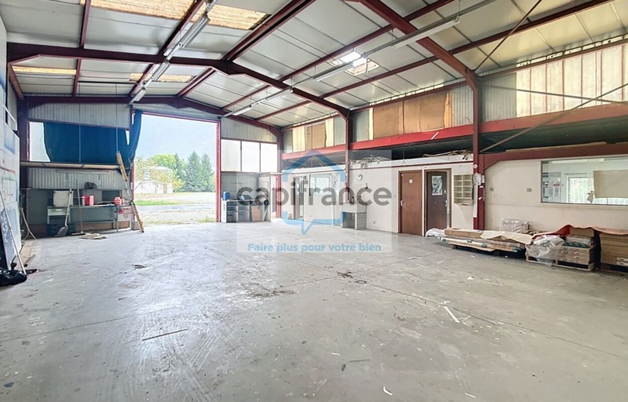 local industriel  pièces 220 m2 à vendre à Saint-Avre (73130)