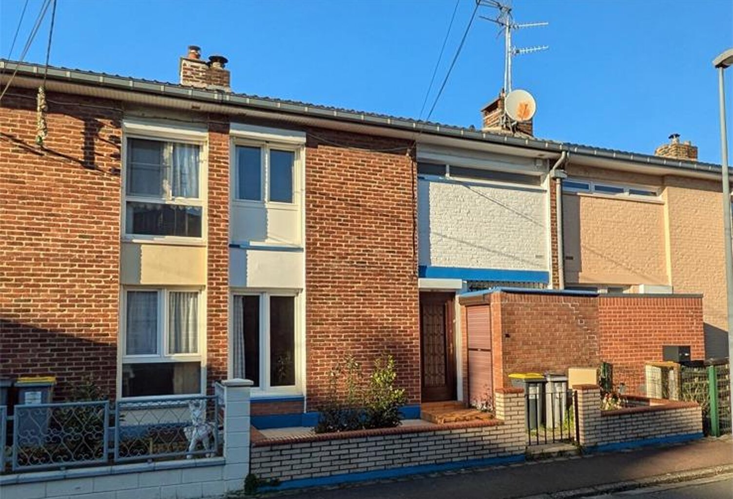 LILLE - PROXIMITE DU CHR -  MAISON DE 90 M2 AVEC JARDIN - A CONF — photo 1