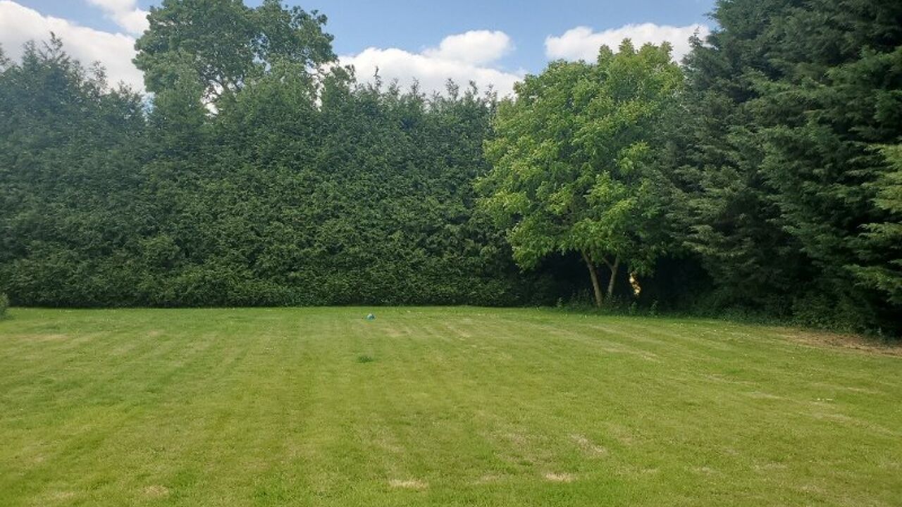 terrain  pièces 1100 m2 à vendre à La Haye-de-Routot (27350)