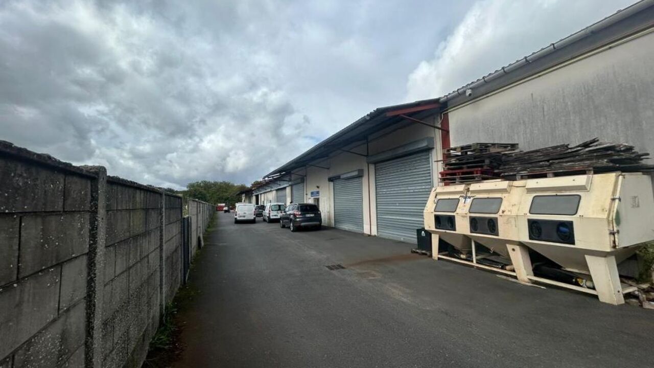 local industriel  pièces 3300 m2 à vendre à Verneuil-l'Étang (77390)