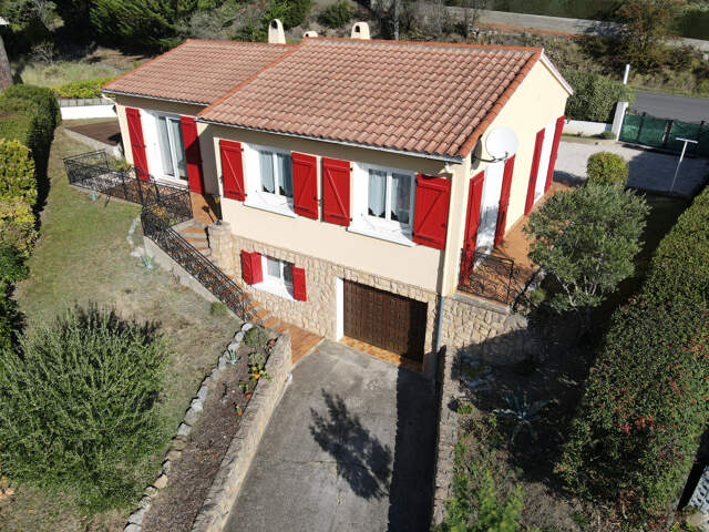 Maison avec piscine et garage à Quillan — photo du bien