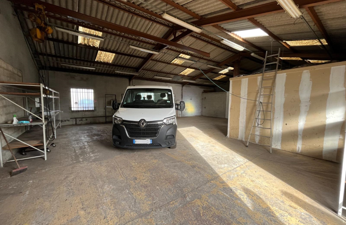 Local professionnel  commercial avec terrain clos 2544€ — photo 2