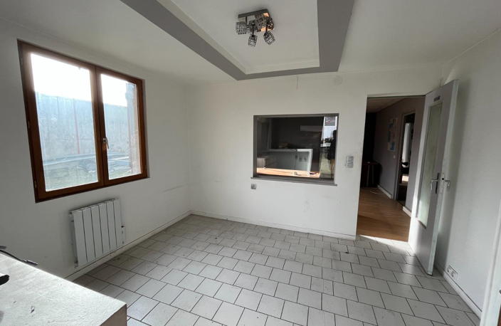 Local professionnel  commercial avec terrain clos 2544€ — photo 3