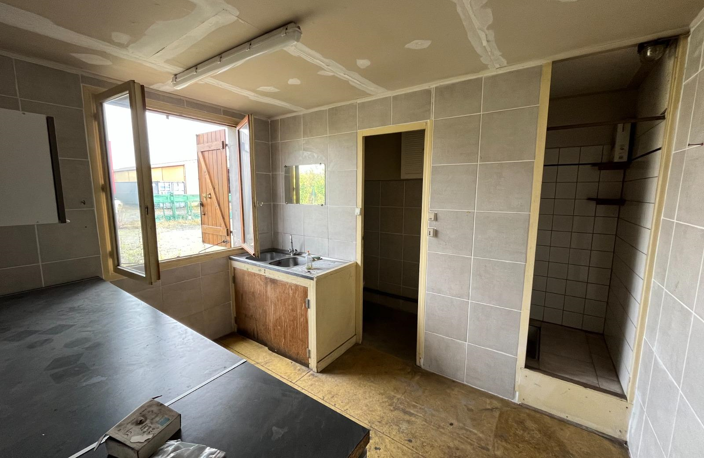 Local professionnel  commercial avec terrain clos 2544€ — photo 5
