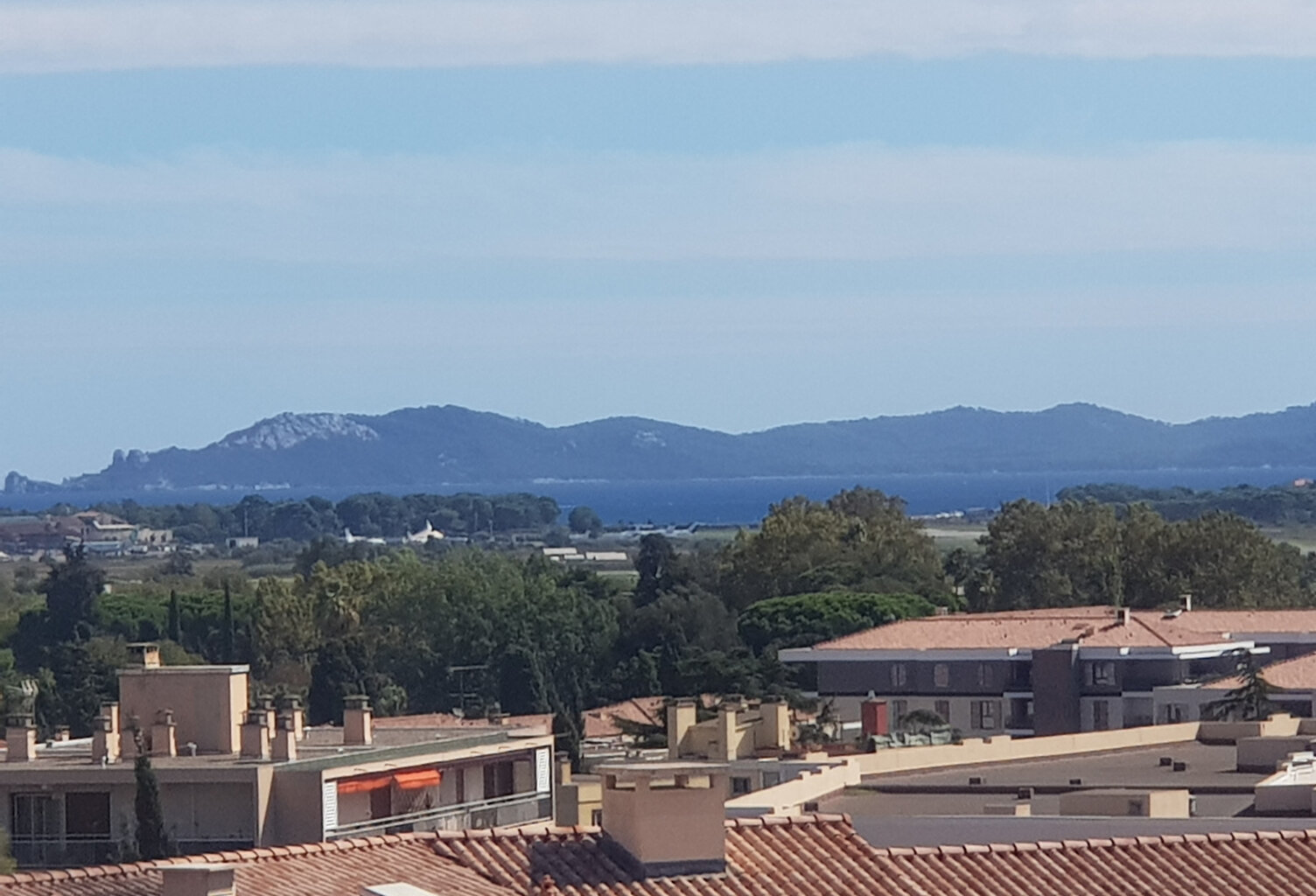 Hyères Centre T3 de 64 m2 vue mer et ville Succession — photo 1