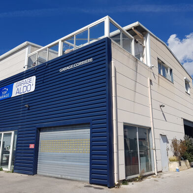 Commerce  892500 €